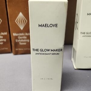 The Glow Maker Antioxidant Serum - White